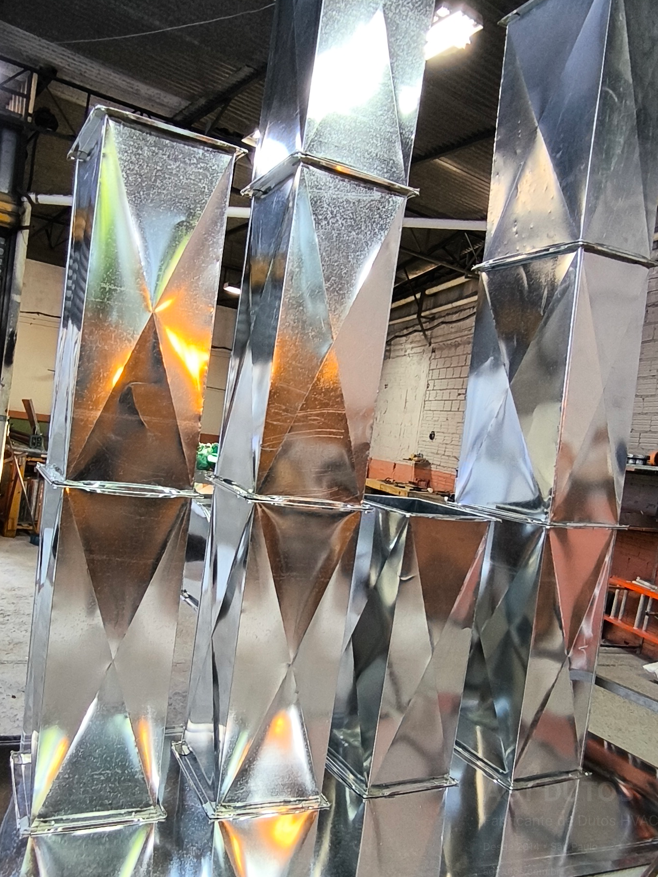 Dutos galvanizados HVAC fabricados sob medida pela AGT Dutos